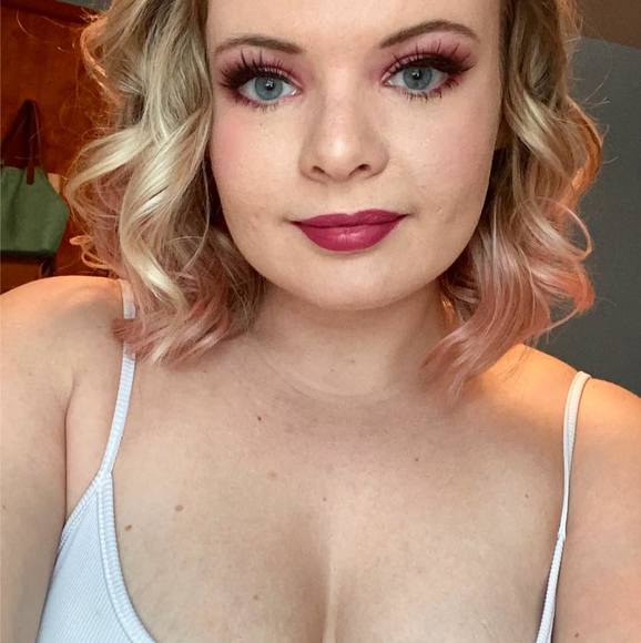 Profile Picture of Samantha Langis (@samanthalangis) on Poshmark