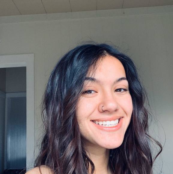 Profile Picture of Shariannie Siller (@shariannies) on Poshmark