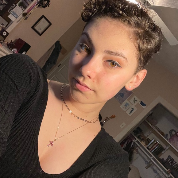 Profile Picture of Sarina Stempien (@ssarina777) on Poshmark