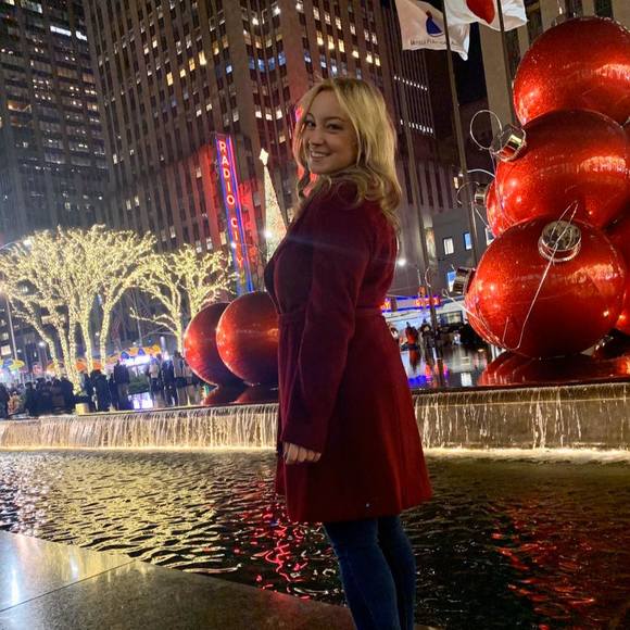 Profile Picture of Nicole Breslow (@nicbreslow) on Poshmark