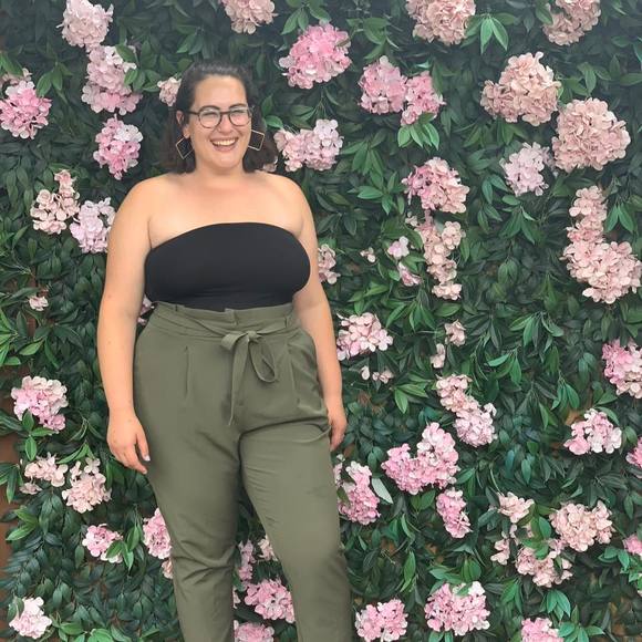 Profile Picture of Zoë Gordin (@zoeg21) on Poshmark