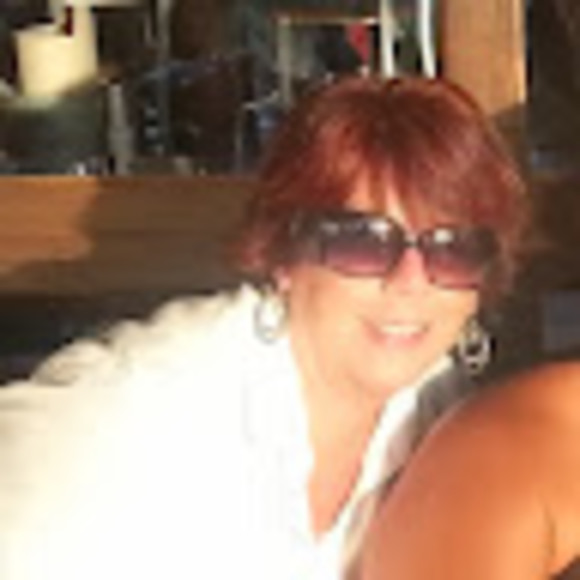 Profile Picture of Sharon Hannis (@sharonhannis) on Poshmark