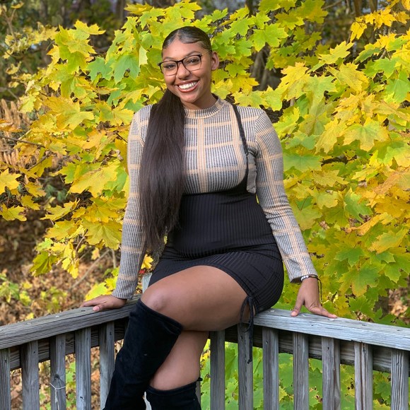 Profile Picture of Zyiah Debarros (@zyiah) on Poshmark