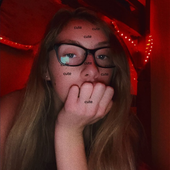 Elle Rickels - Poshmark Profile Picture of Elle Rickels (@elle_rickels) on Poshmark