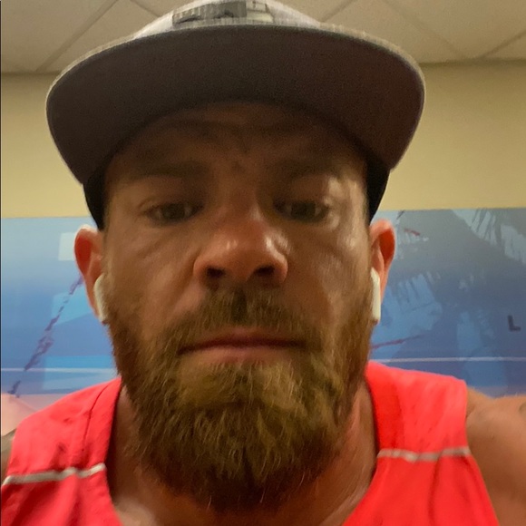 Profile Picture of Joey Ray (@joeyray25) on Poshmark