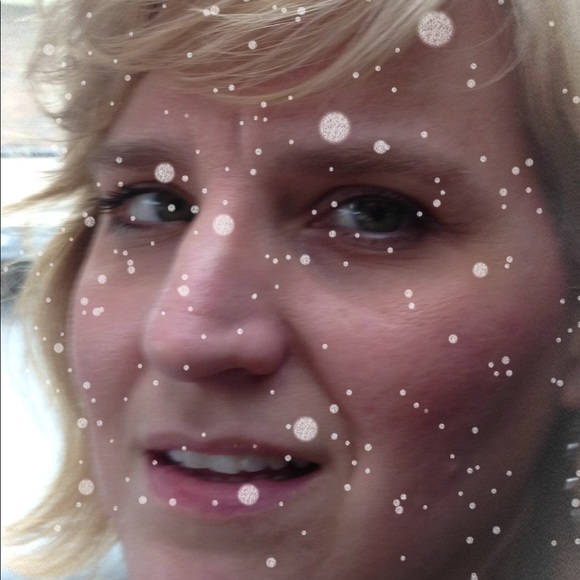 Profile Picture of Emily Mccleney (@emilymac60) on Poshmark