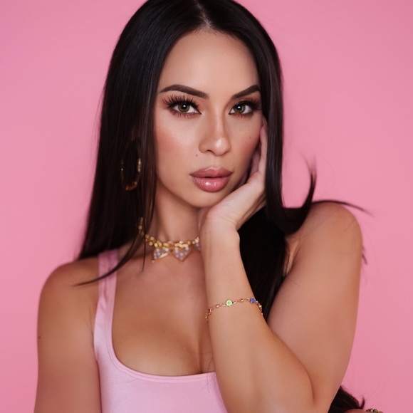 Profile Picture of Natalie Boxall (@natahbee) on Poshmark