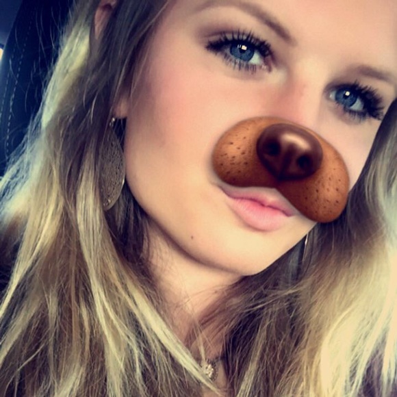 Profile Picture of Grace Sicinski (@grace_s2017) on Poshmark