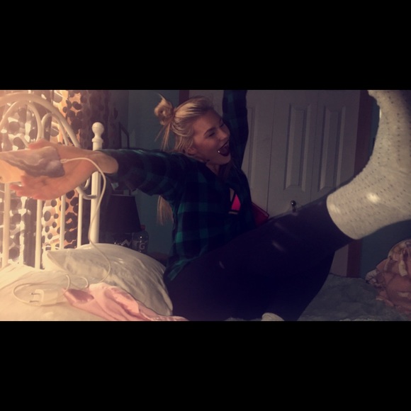 Profile Picture of Olivia Boxwell (@oboxx) on Poshmark