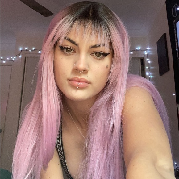 Profile Picture of Tori Holmes (@torijh04) on Poshmark