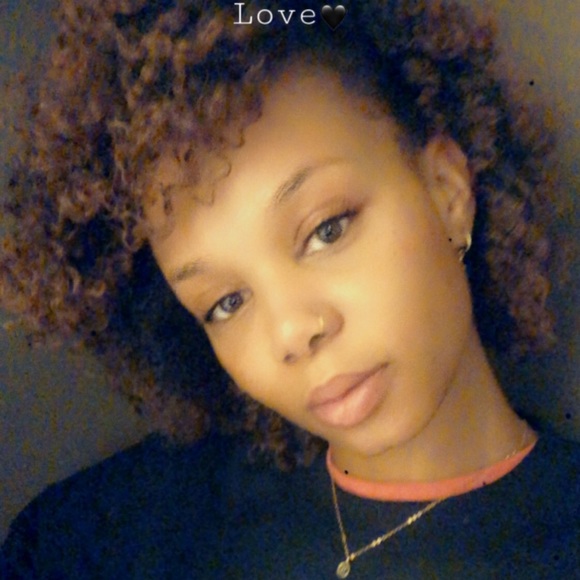 Profile Picture of Simone Culver (@simonecu) on Poshmark