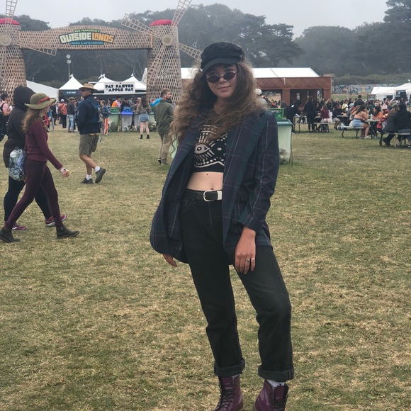 Profile Picture of Julia Sauve (@juliamnsauve) on Poshmark