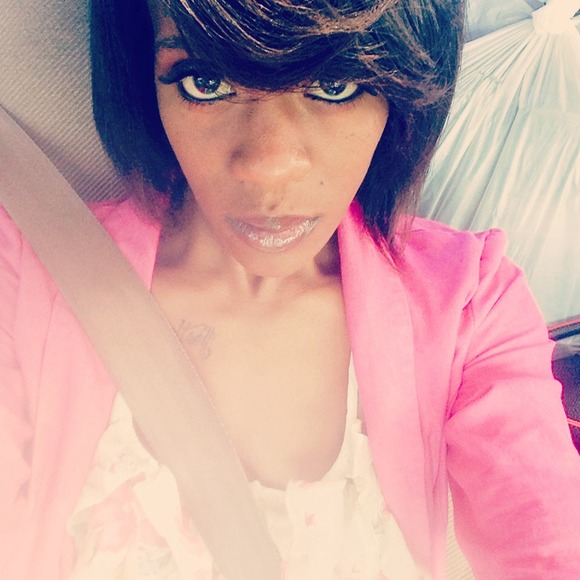 Profile Picture of Cora Robertson (@jamonwife) on Poshmark