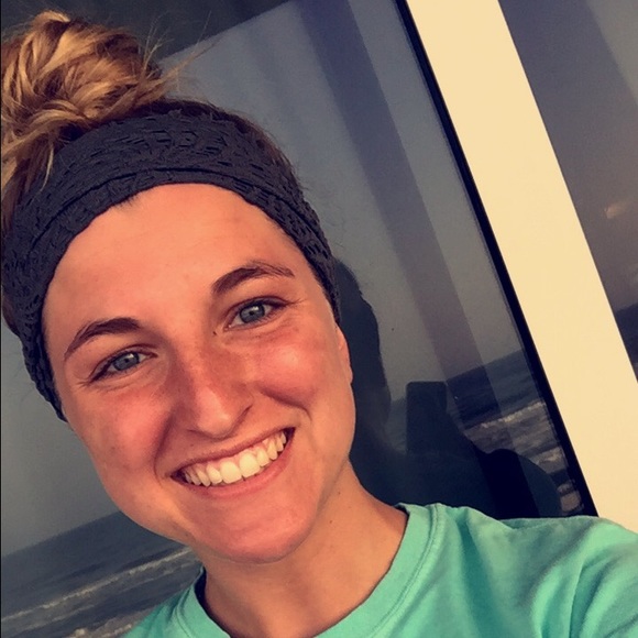 Profile Picture of Tonya Riffey (@tonyanicole24) on Poshmark