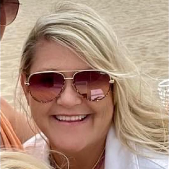 Profile Picture of Christa Ravenscroft (@flipcube) on Poshmark