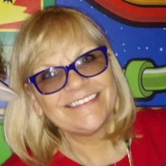 Profile Picture of Karen Hixson (@khixson55) on Poshmark