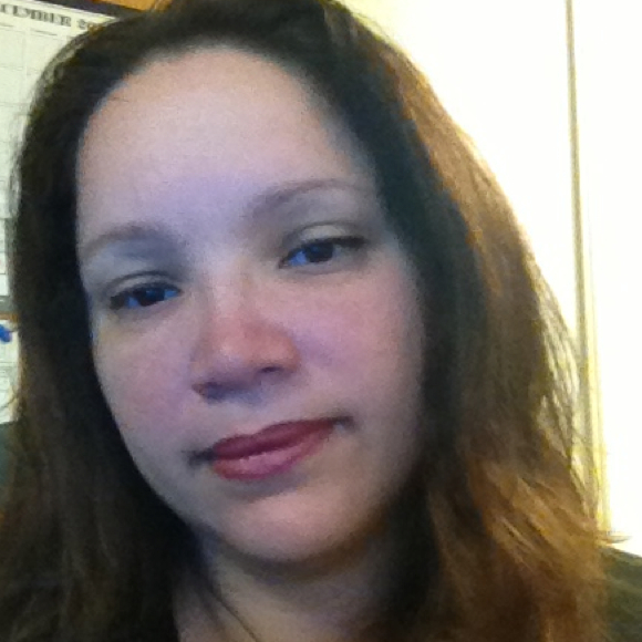 Profile Picture of Vivian Nevarez (@savisexi1) on Poshmark