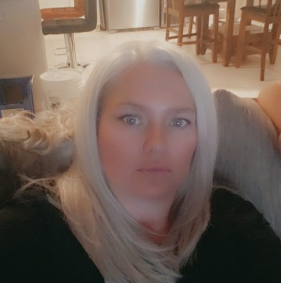 Profile Picture of Oksana Kustova (@oksanakustova) on Poshmark