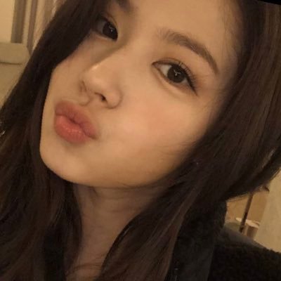 Profile Picture of Lily (@wgyubin) on Twitter