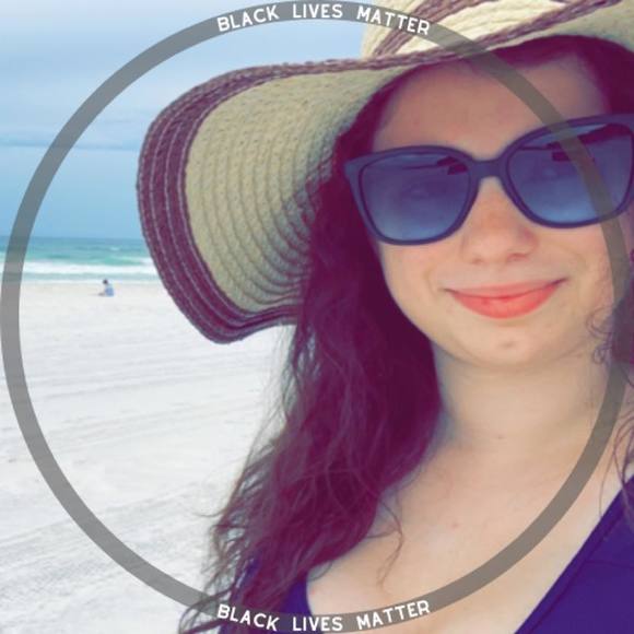 Profile Picture of Alyssa Casey (@aberna13) on Poshmark