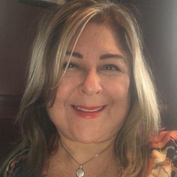 Profile Picture of Raquel Padron (@raquelpad) on Poshmark