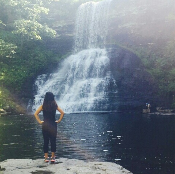 Profile Picture of Clare Kim (@ckimm16) on Poshmark