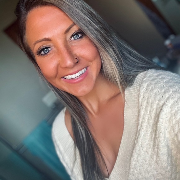 Profile Picture of Haley Chaney (@haleychaney980) on Poshmark