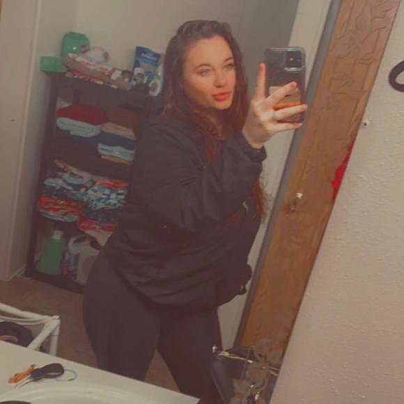 Profile Picture of Shawna Varner (@shawnav17) on Poshmark