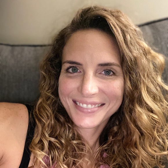 Profile Picture of Abby Corzine (@abby_corzine) on Poshmark