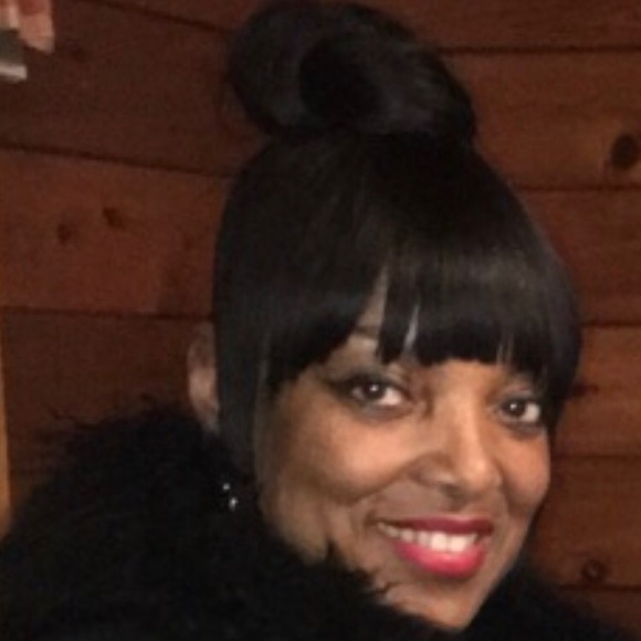 Profile Picture of Jeanine a Macklin (@1tonimack) on Poshmark