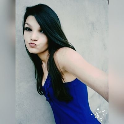 Profile Picture of Nicole Holler (@nicolizinha_) on Twitter