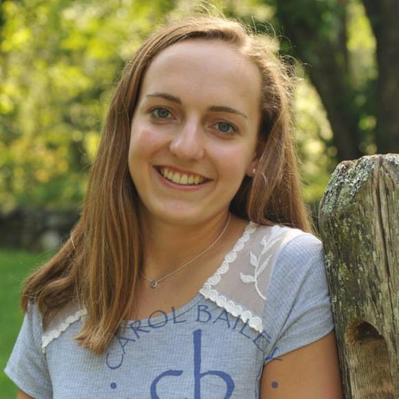 Profile Picture of Phoebe Parker (@ppppparker) on Poshmark