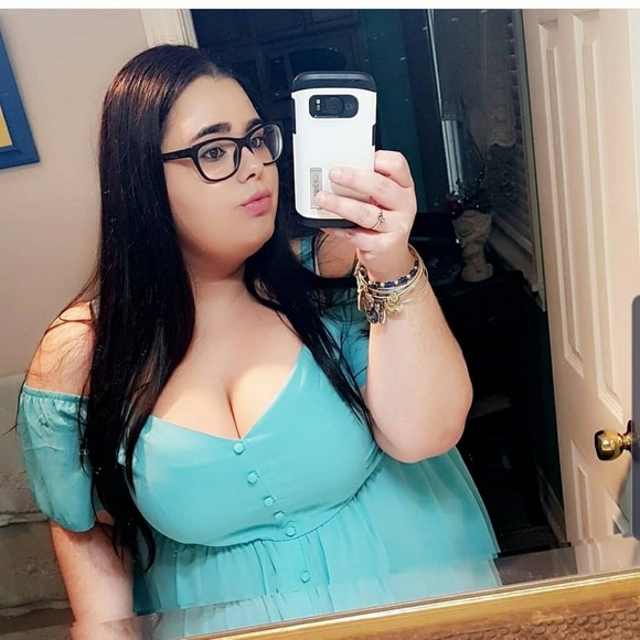 Profile Picture of Daniella Couto (@daniellabc19) on Poshmark