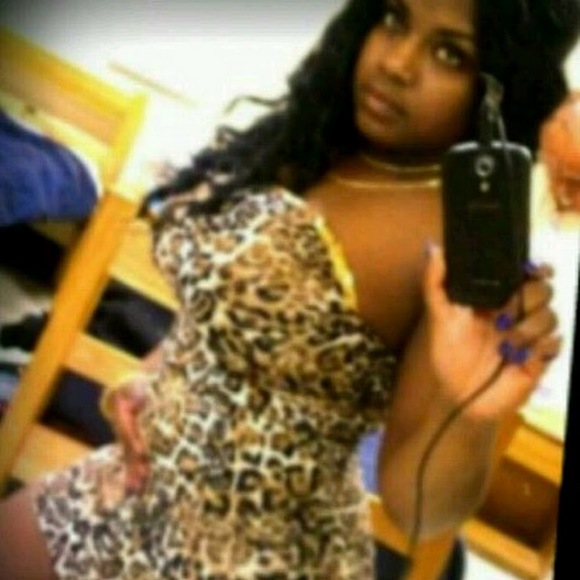 Profile Picture of Mina Harris (@mina42291) on Poshmark