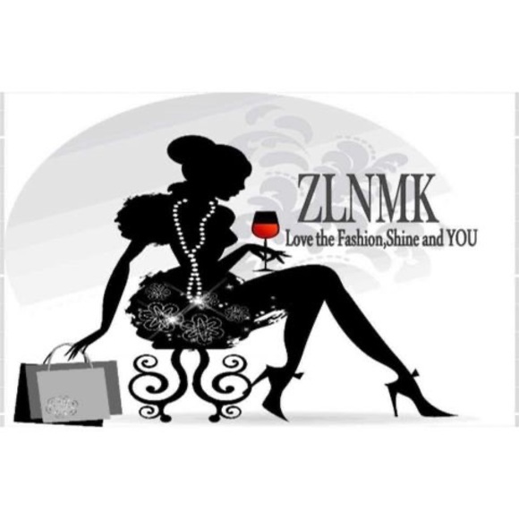 Profile Picture of Chic Portfolios (@chicportfolios) on Poshmark