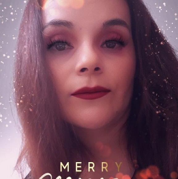 Profile Picture of Daniela Gómez (@danivquez75) on Poshmark