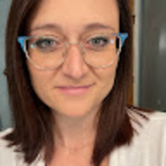 Profile Picture of Mckenzie Bonadonna (@mlbonadonna) on Poshmark