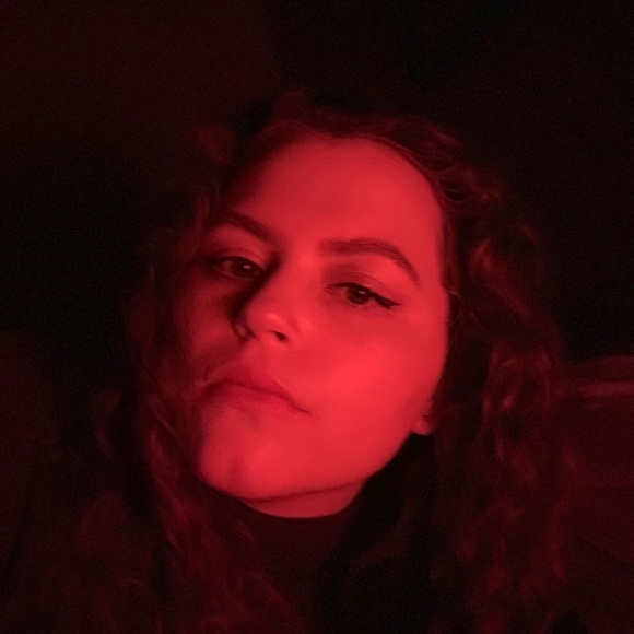 Profile Picture of Emma Reuling (@emmareuling) on Poshmark