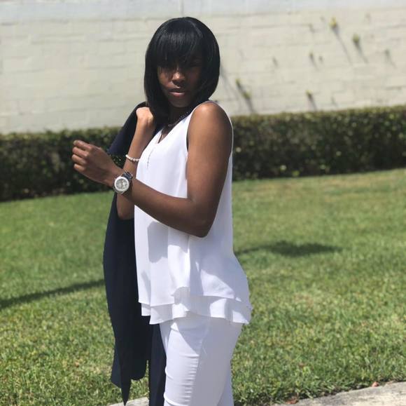 Profile Picture of Cherimi Elmore (@cherimielmore) on Poshmark