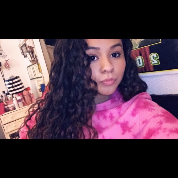 Profile Picture of Iliana Green romero (@rachelle291) on Poshmark