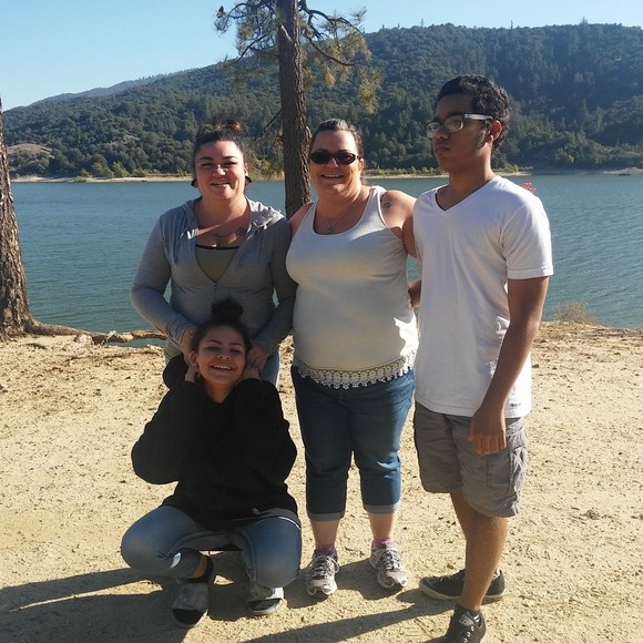 Profile Picture of Dawn Partington (@dawndesch) on Poshmark