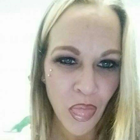 Profile Picture of Sarah Huston (@tigerlilly66) on Poshmark