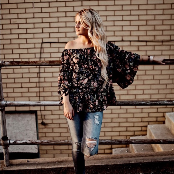 Profile Picture of Cam Sutton (@cns2299) on Poshmark