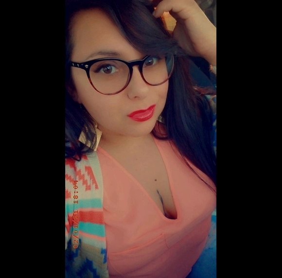 Profile Picture of Jess Calzadillas (@jesscalzadillas) on Poshmark