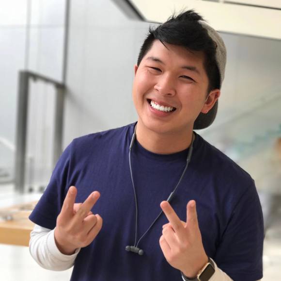 Profile Picture of Justin Lu (@justinlu) on Poshmark