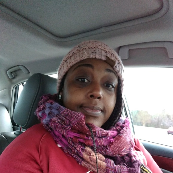 Profile Picture of Melissa Jenkins (@mrsevans2010) on Poshmark