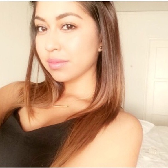 Profile Picture of Alexa Barillas (@alexabarillas) on Poshmark