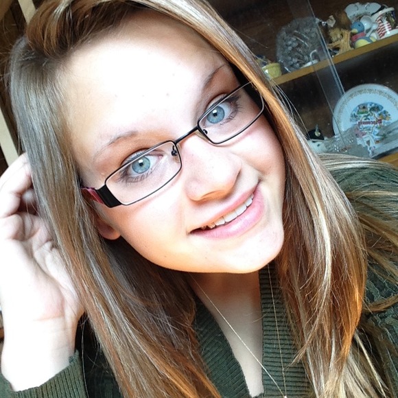 Profile Picture of Tiffany Rutter (@tamrstar) on Poshmark