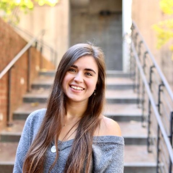 Profile Picture of Carreen De cardenas (@carreendc) on Poshmark