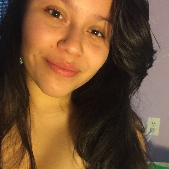 Profile Picture of Yesenia Ayala (@dionely13) on Poshmark